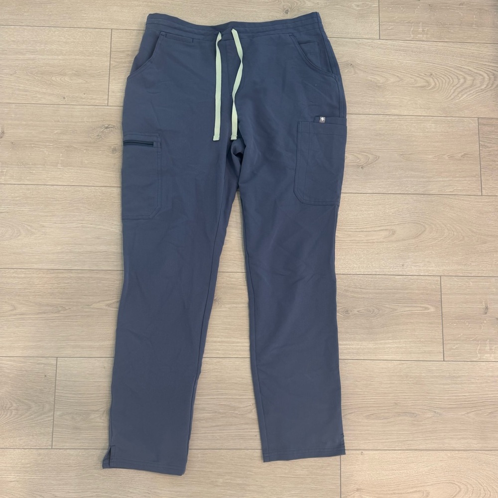 Figs straight leg cargo scrub pant
